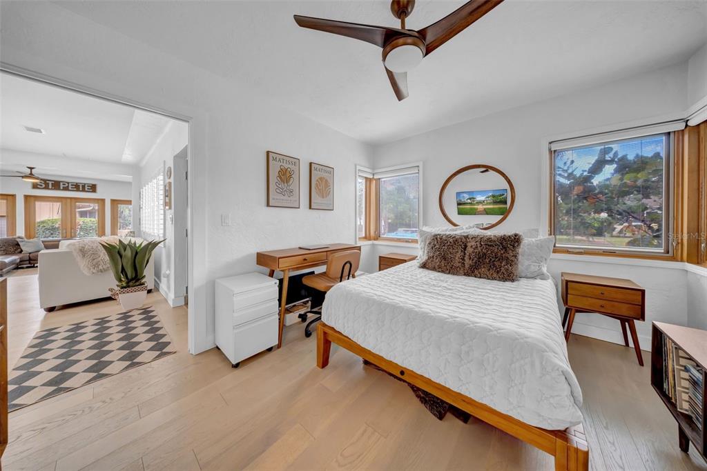 St Petersburg, Florida, 33704, United States, 2 Bedrooms Bedrooms, ,2 BathroomsBathrooms,Residential,For Sale,1897453