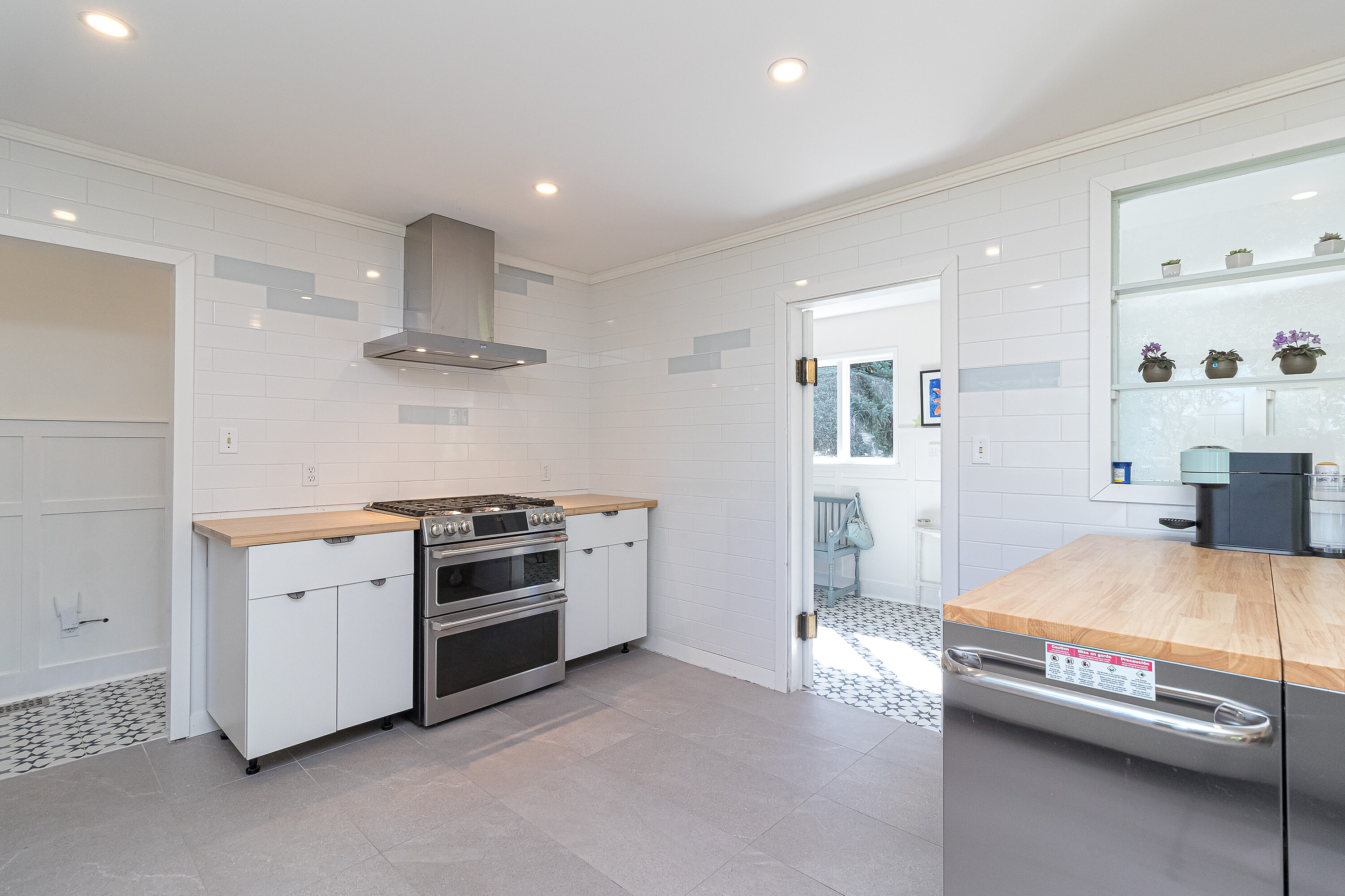  Prime Waterfront Home - 物件實景