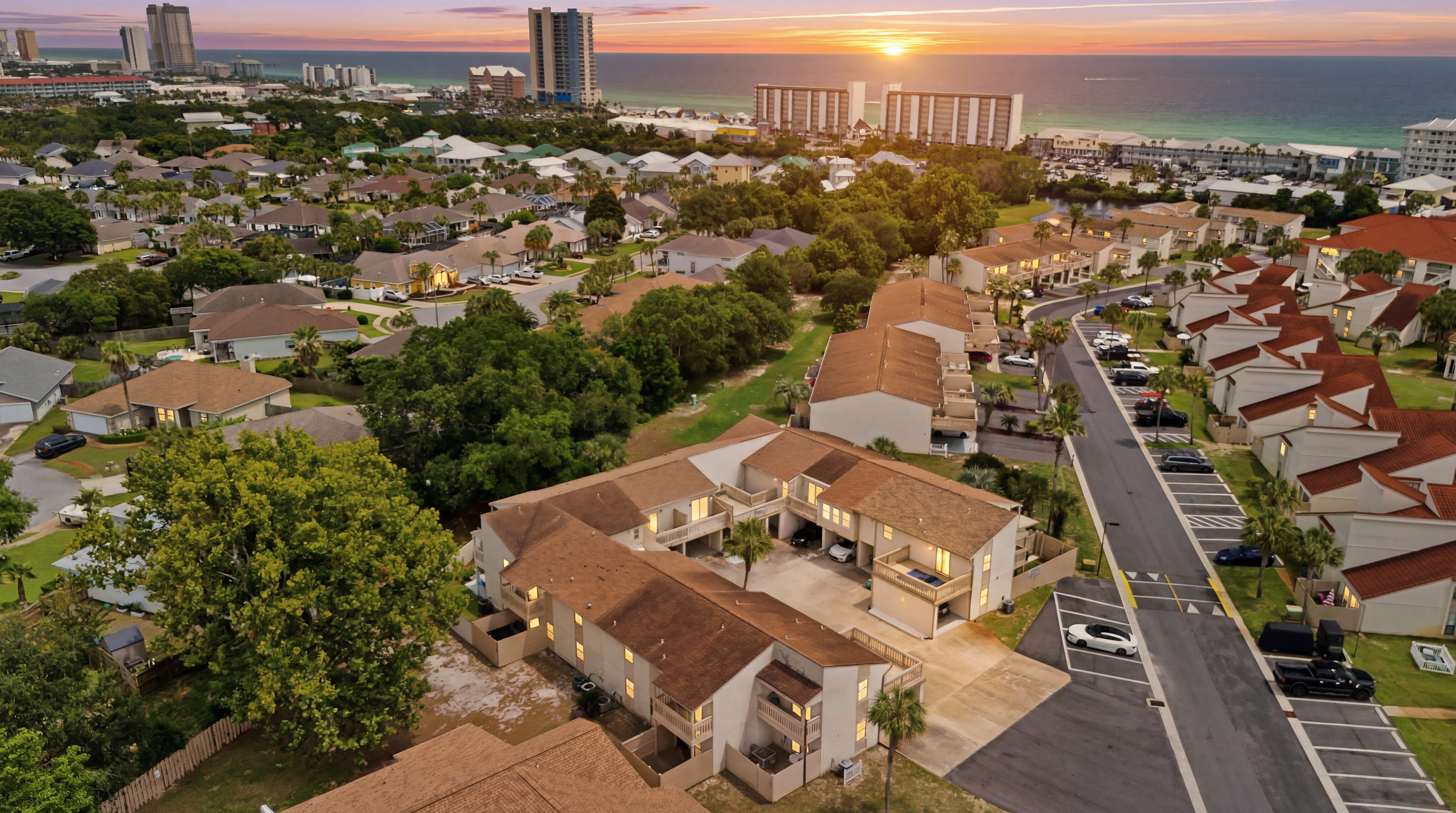  Amenity-Rich Beach Townhome Near Pier Park - 物件實景