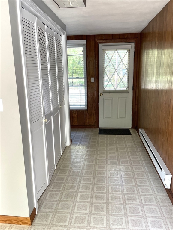 Grafton, Massachusetts, 01519, United States, 3 Bedrooms Bedrooms, ,1 BathroomBathrooms,Residential,For Sale,1982676