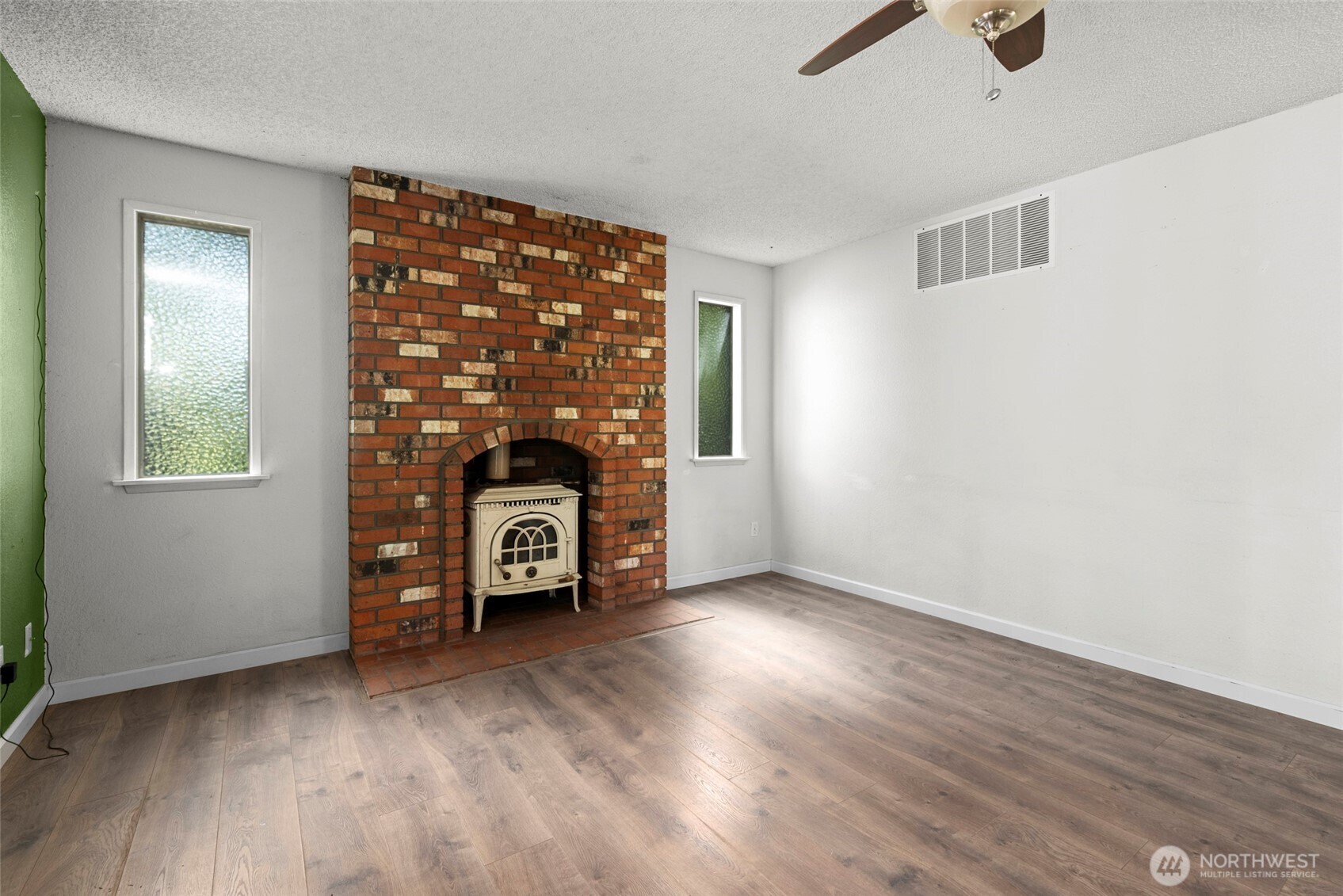 Oak Harbor, Washington, 98277, United States, 4 Bedrooms Bedrooms, ,3 BathroomsBathrooms,Residential,For Sale,1901658