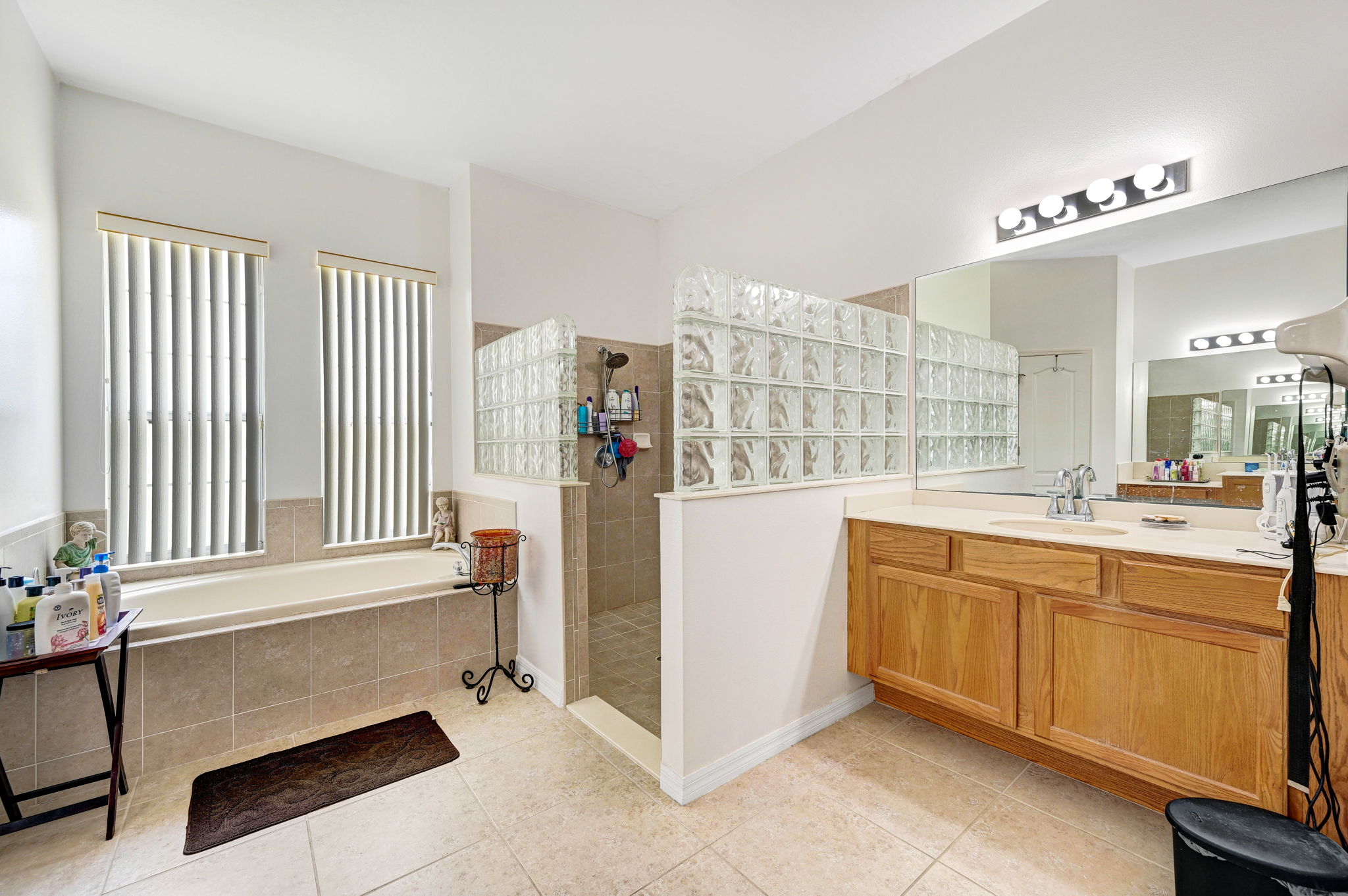 Palm Bay, Florida, 32908, United States, 4 Bedrooms Bedrooms, ,4 BathroomsBathrooms,Residential,For Sale,1978216