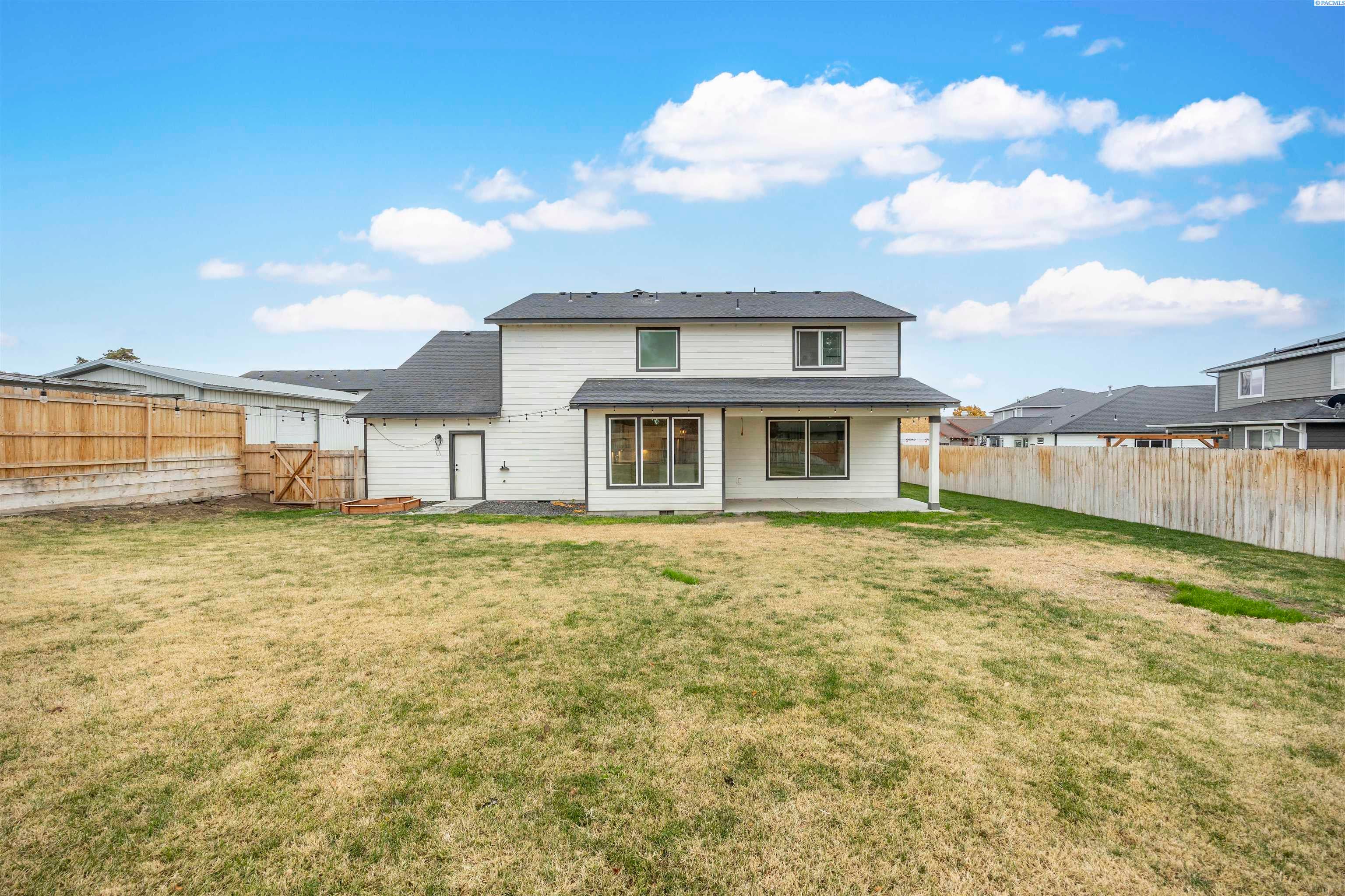 Grandview, Washington, 98930, United States, 5 Bedrooms Bedrooms, ,3 BathroomsBathrooms,Residential,For Sale,1988632