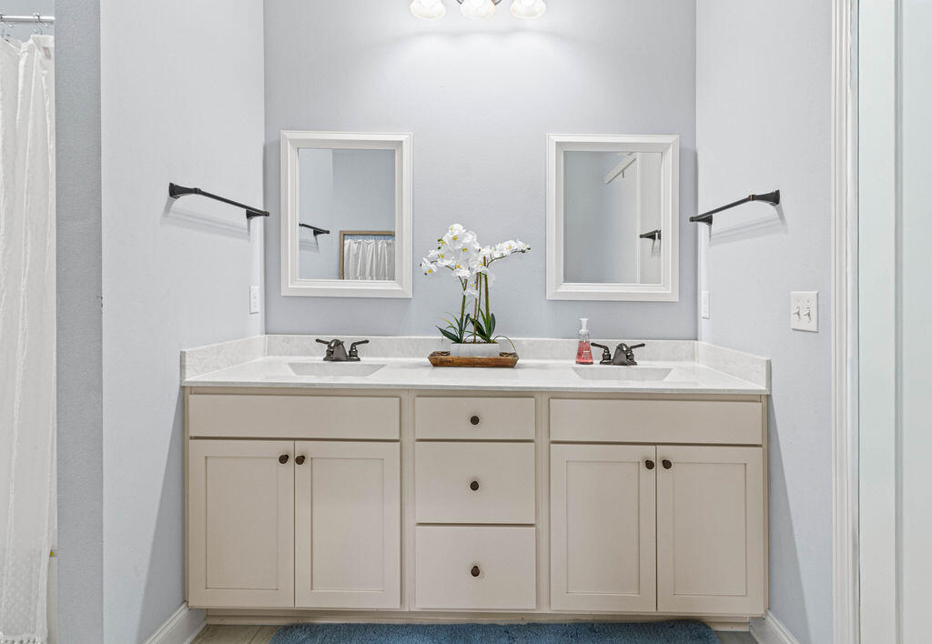 Shalimar, Florida, 32579, United States, 4 Bedrooms Bedrooms, ,3 BathroomsBathrooms,Residential,For Sale,1950099