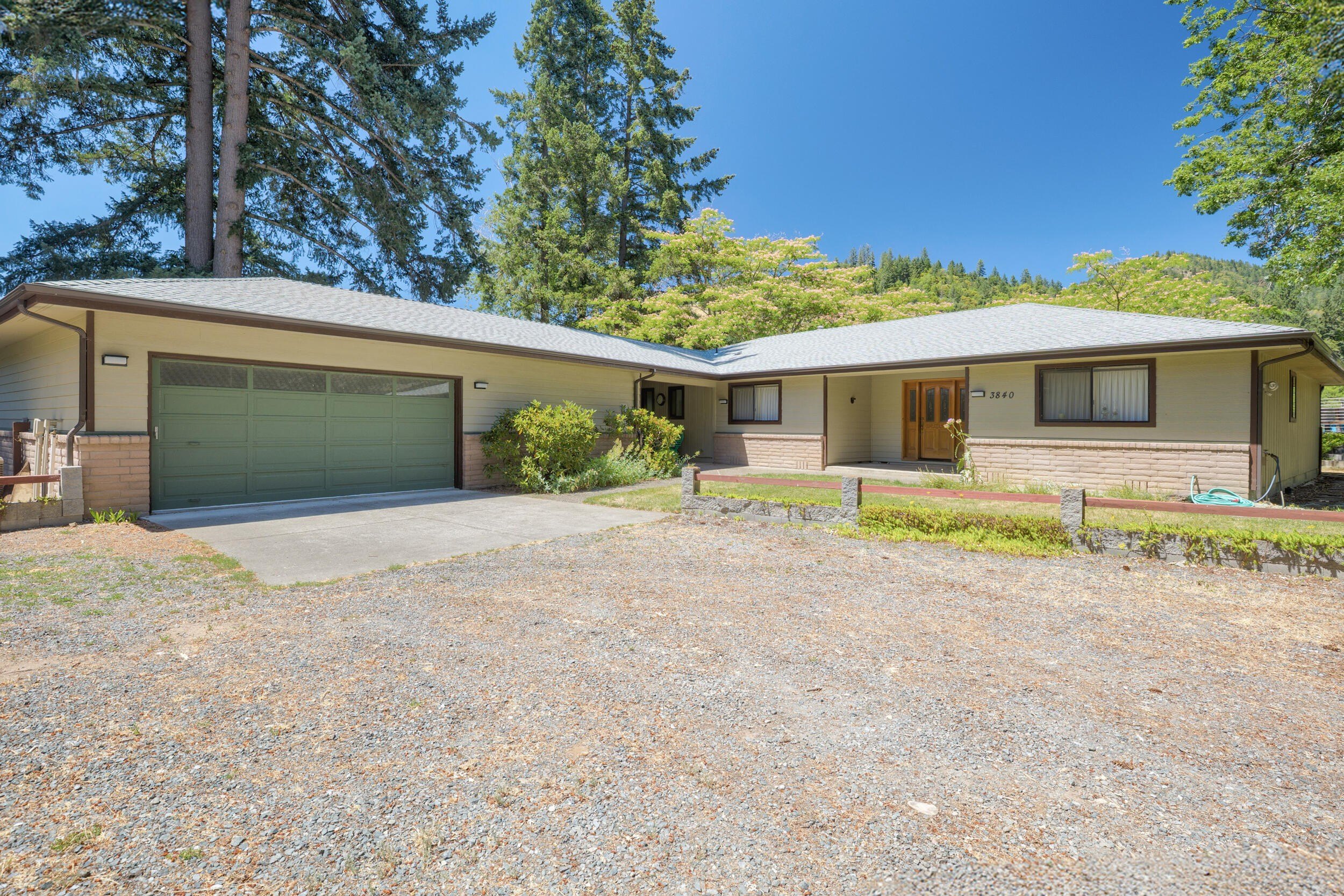 Grants Pass, Oregon, 97527, United States, 3 Bedrooms Bedrooms, ,3 BathroomsBathrooms,Residential,For Sale,1822817