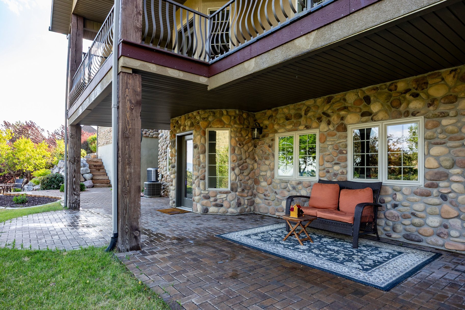  Mountain Views, Trail Access & Luxury East Bench Living - 物件實景