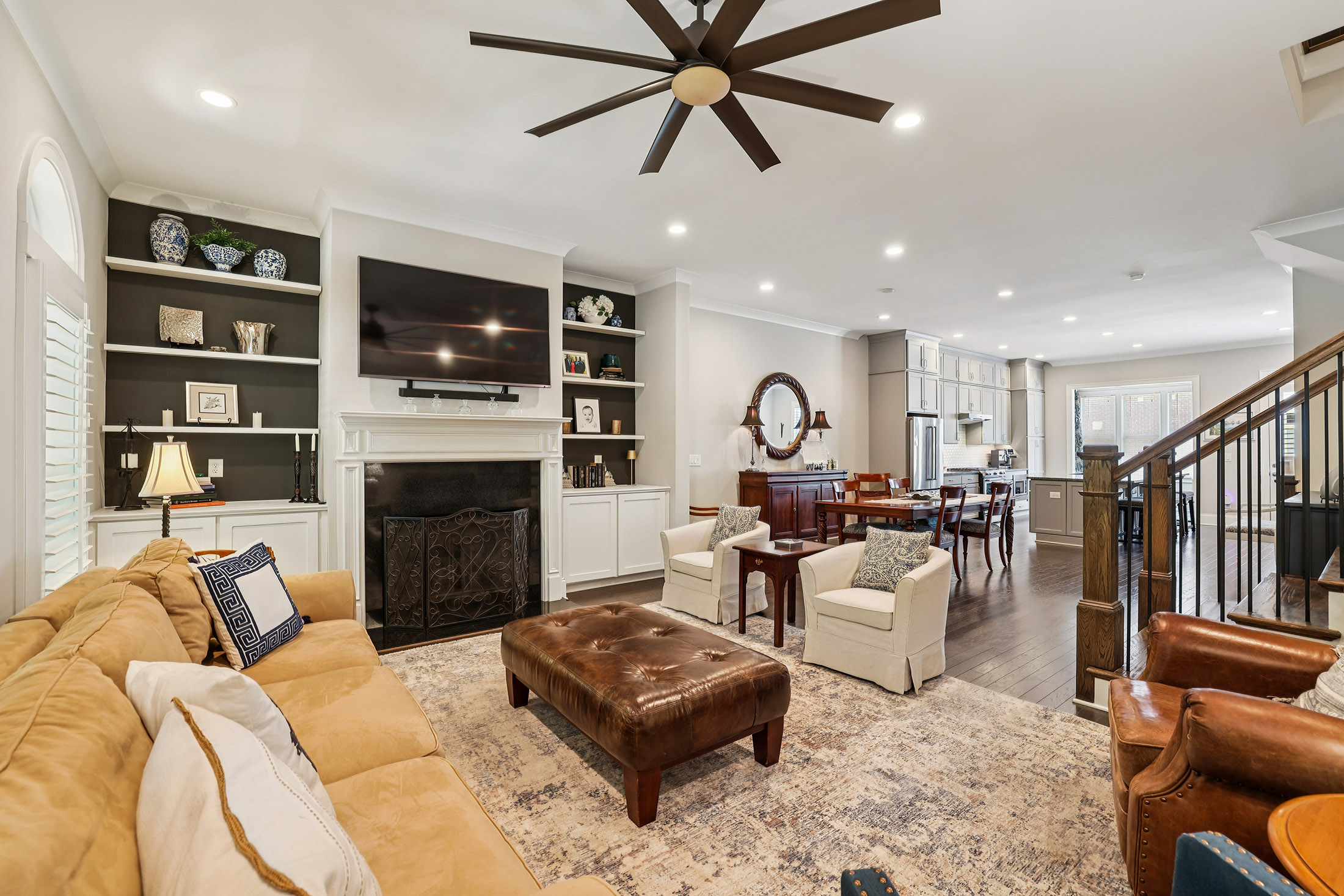  Stunning Three-story Townhome - 物件實景