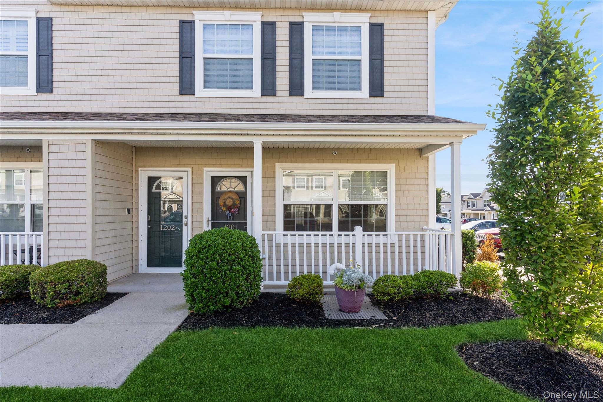 Valley Stream, New York, 11580, United States, 2 Bedrooms Bedrooms, ,2 BathroomsBathrooms,Residential,For Sale,1925470