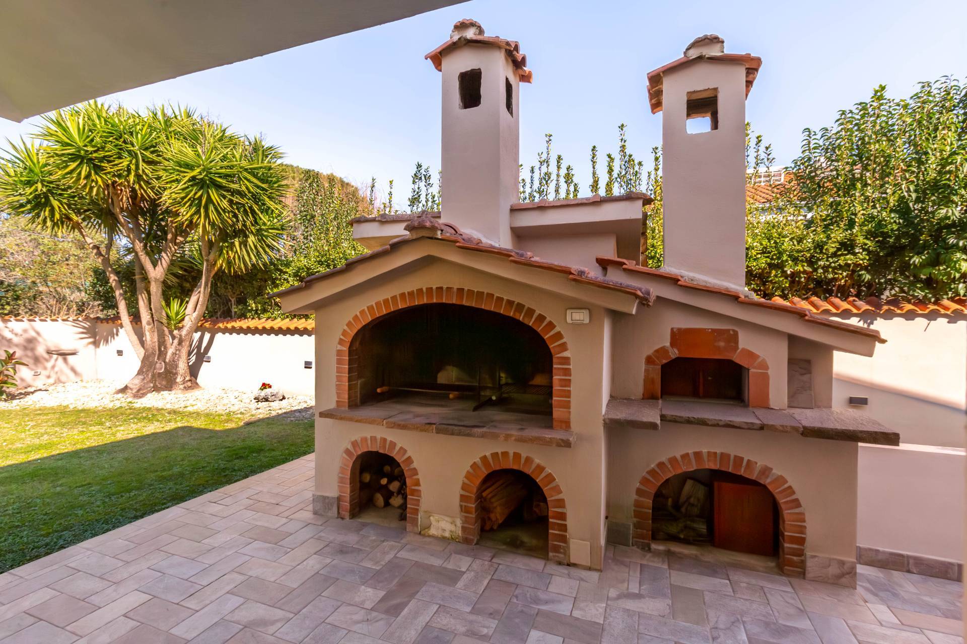 Roma, Roma, 00100, IT, 6 Bedrooms Bedrooms, ,5 BathroomsBathrooms,Residential,For Sale,1941968