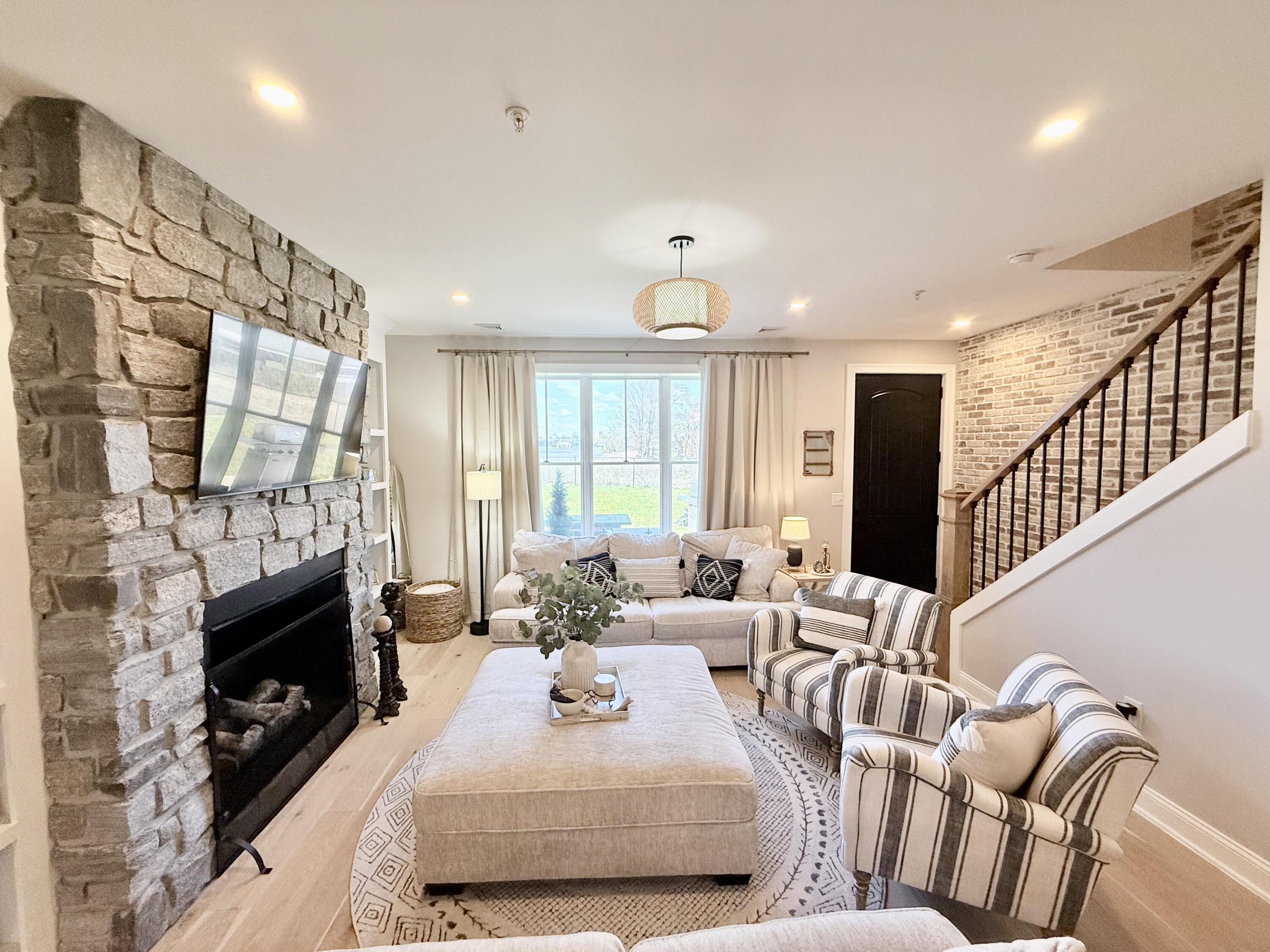 Plattsburgh, New York, 12901, United States, 2 Bedrooms Bedrooms, ,4 BathroomsBathrooms,Residential,For Sale,2048492