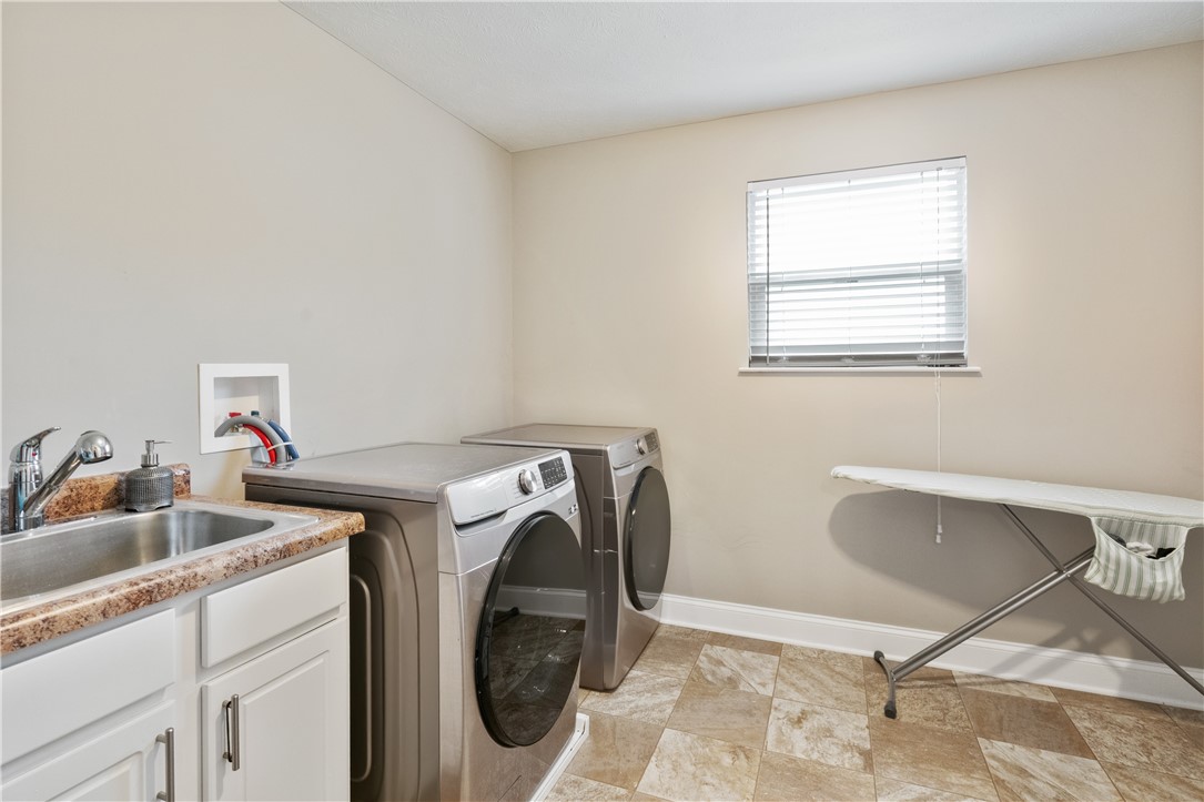 Collier Twp, Pennsylvania, 15106, United States, 5 Bedrooms Bedrooms, ,6 BathroomsBathrooms,Residential,For Sale,2002908