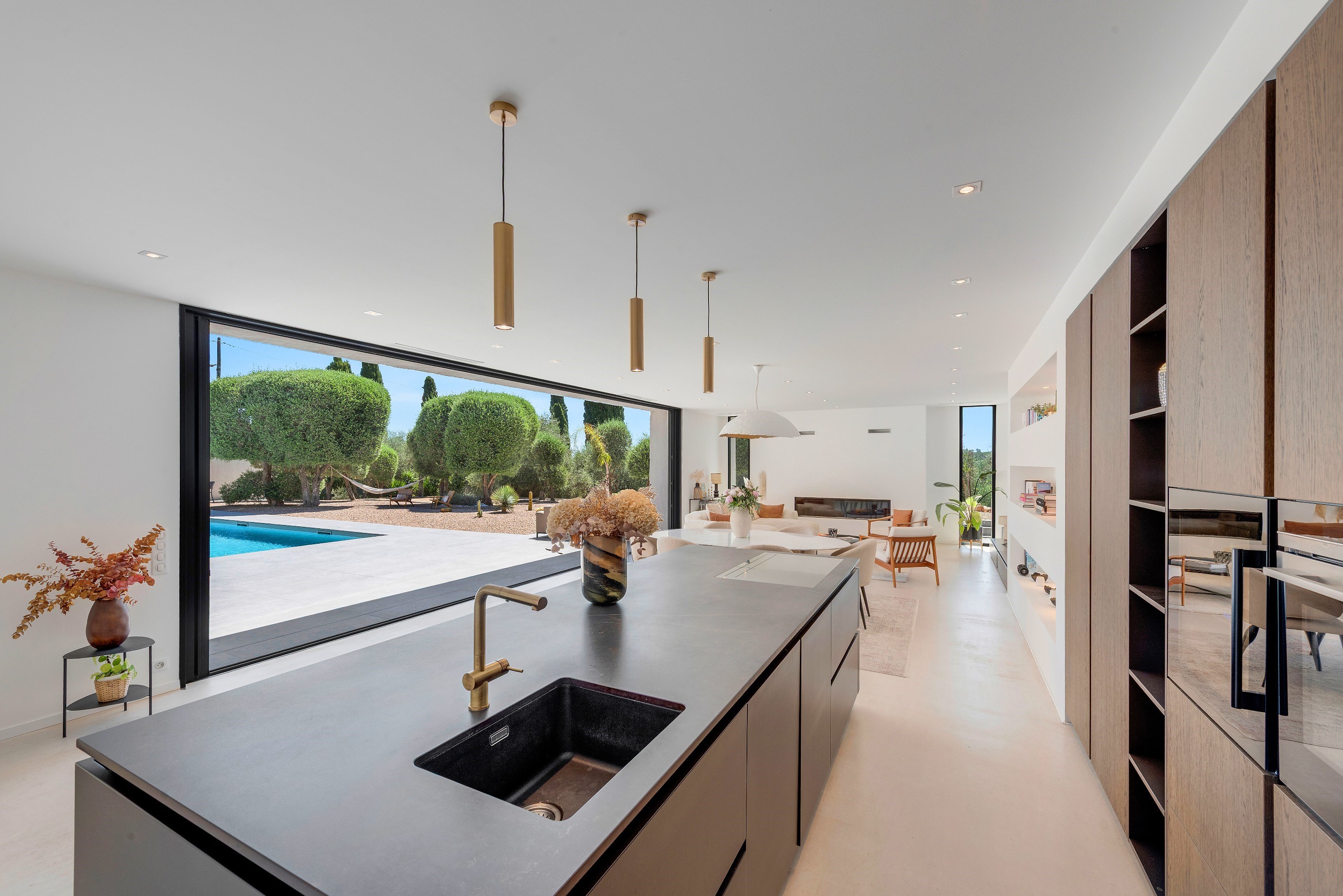  French Riviera estate combining modern architecture and historic stone charm - 物件實景