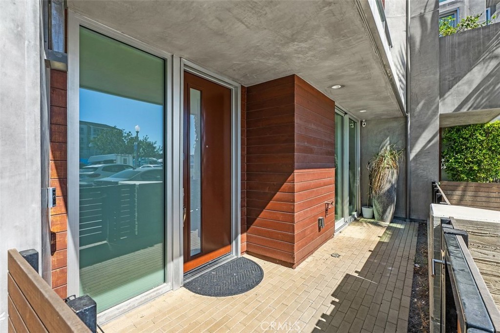 Newport Beach, California, 92663, United States, 2 Bedrooms Bedrooms, ,3 BathroomsBathrooms,Residential,For Sale,1989399