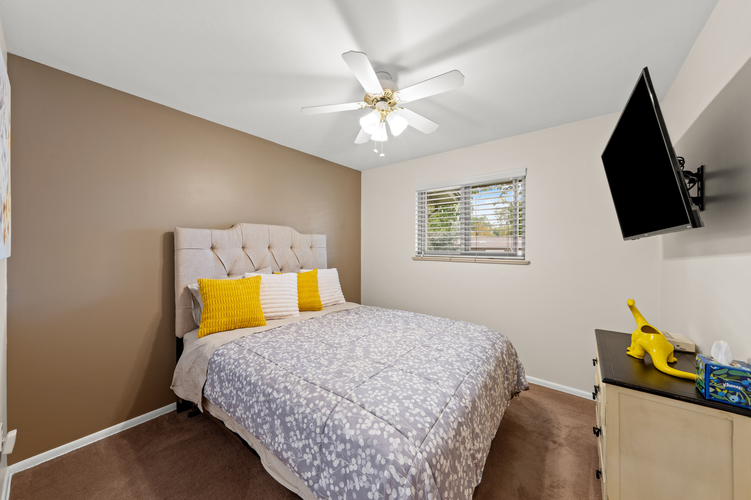  Beautifully Updated 5-Bedroom, 3-Bath Ranch - 物件實景