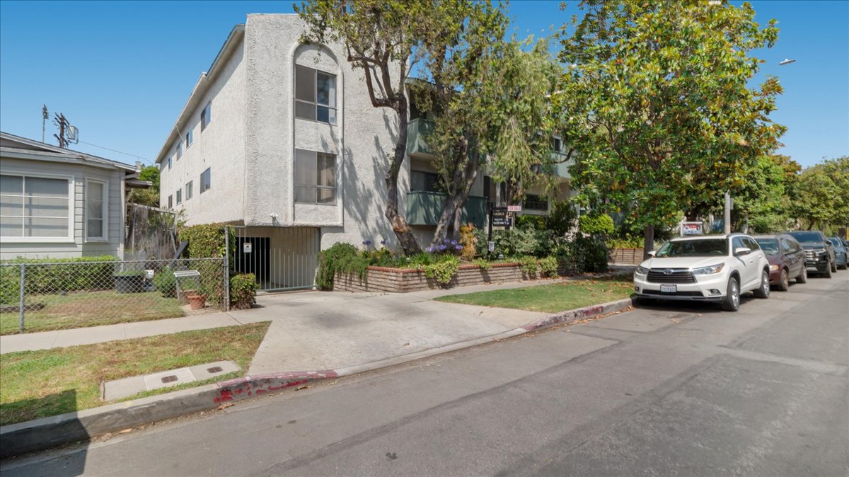 Los Angeles, California, 90034, United States, 2 Bedrooms Bedrooms, ,2 BathroomsBathrooms,Residential,For Sale,1944972