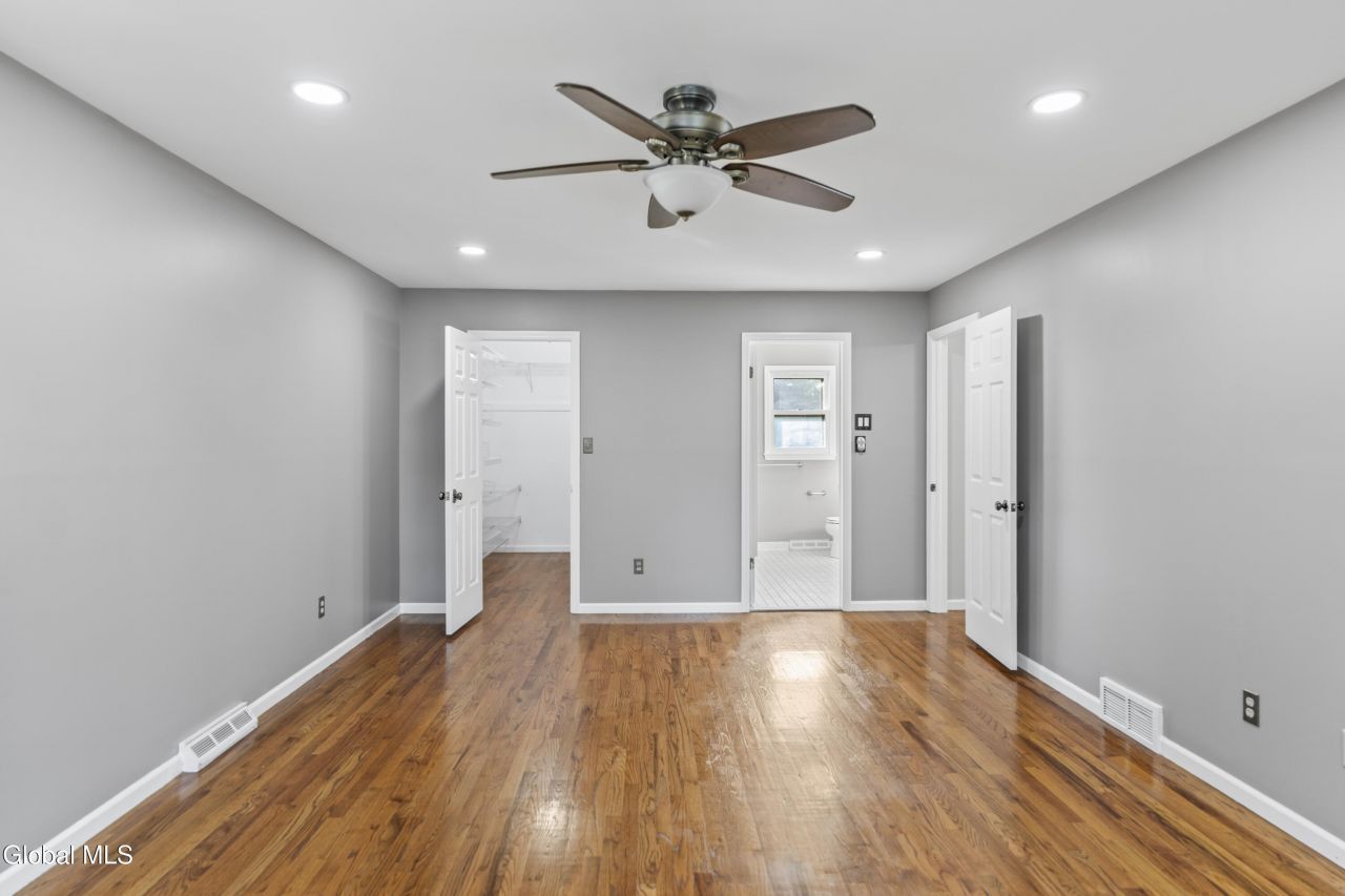 Niskayuna, New York, 12309, United States, 6 Bedrooms Bedrooms, ,4 BathroomsBathrooms,Residential,For Sale,1906999