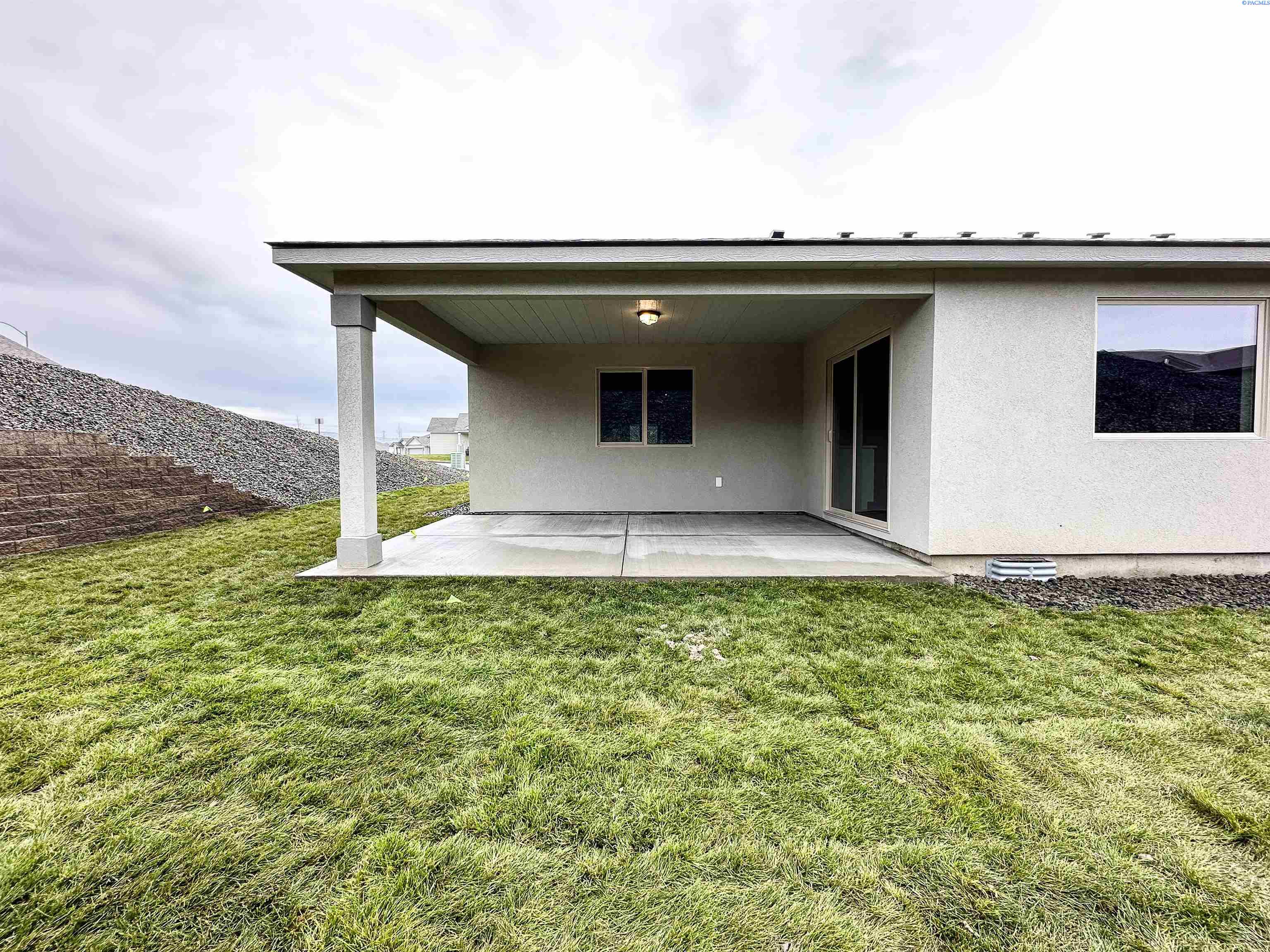 Kennewick, Washington, 99338, United States, 4 Bedrooms Bedrooms, ,1 BathroomBathrooms,Residential,For Sale,1933332