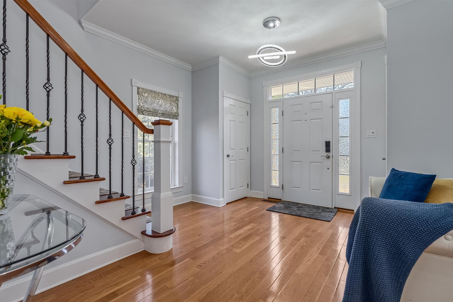  Experience Urban Luxury with this End-Unit Townhome - 物件實景