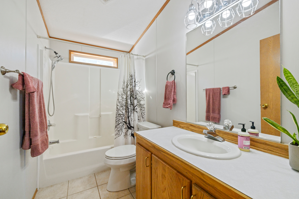 KLAMATH FALLS, Oregon, 97603, United States, 3 Bedrooms Bedrooms, ,2 BathroomsBathrooms,Residential,For Sale,1984310