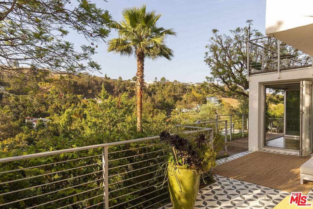 Los Angeles, California, 90068, United States, 3 Bedrooms Bedrooms, ,4 BathroomsBathrooms,Residential,For Sale,1839885