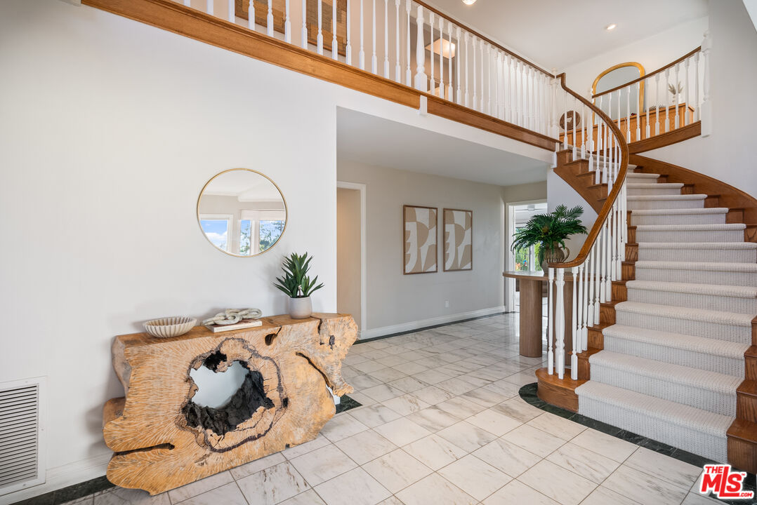 Malibu, California, 90265, United States, 4 Bedrooms Bedrooms, ,3 BathroomsBathrooms,Residential,For Sale,2001973