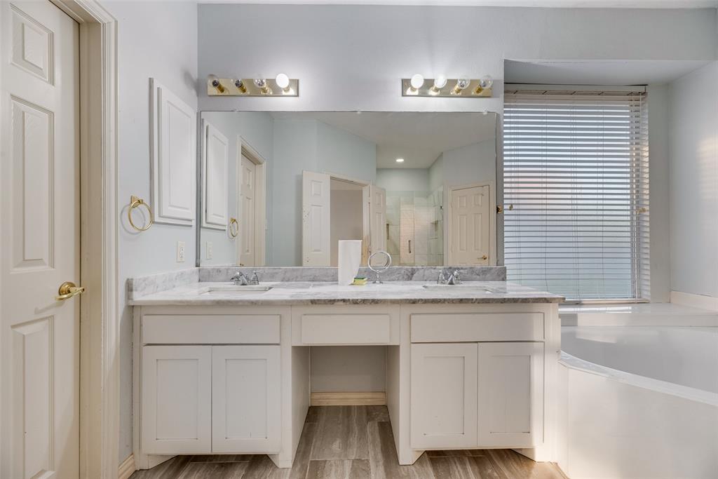 Rowlett, Texas, 75089, United States, 5 Bedrooms Bedrooms, ,4 BathroomsBathrooms,Residential,For Sale,1975725