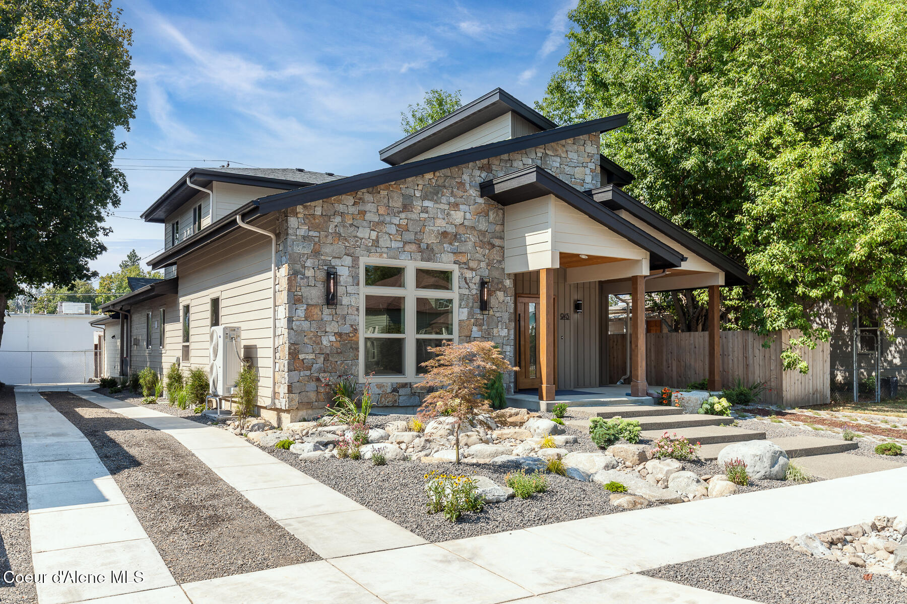Coeur d'Alene, Idaho, 83814, United States, 4 Bedrooms Bedrooms, ,5 BathroomsBathrooms,Residential,For Sale,2037793