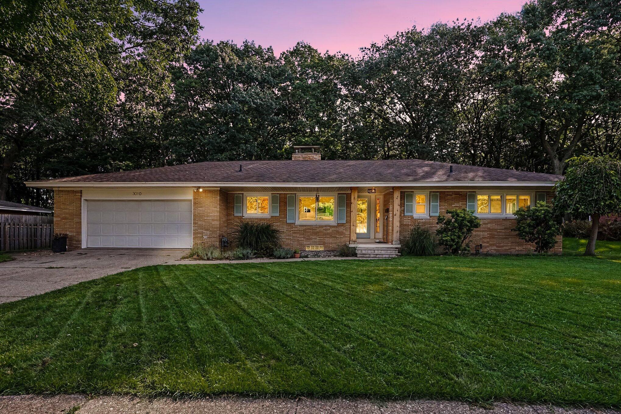 Country Club Dr, Muskegon, MI 49441