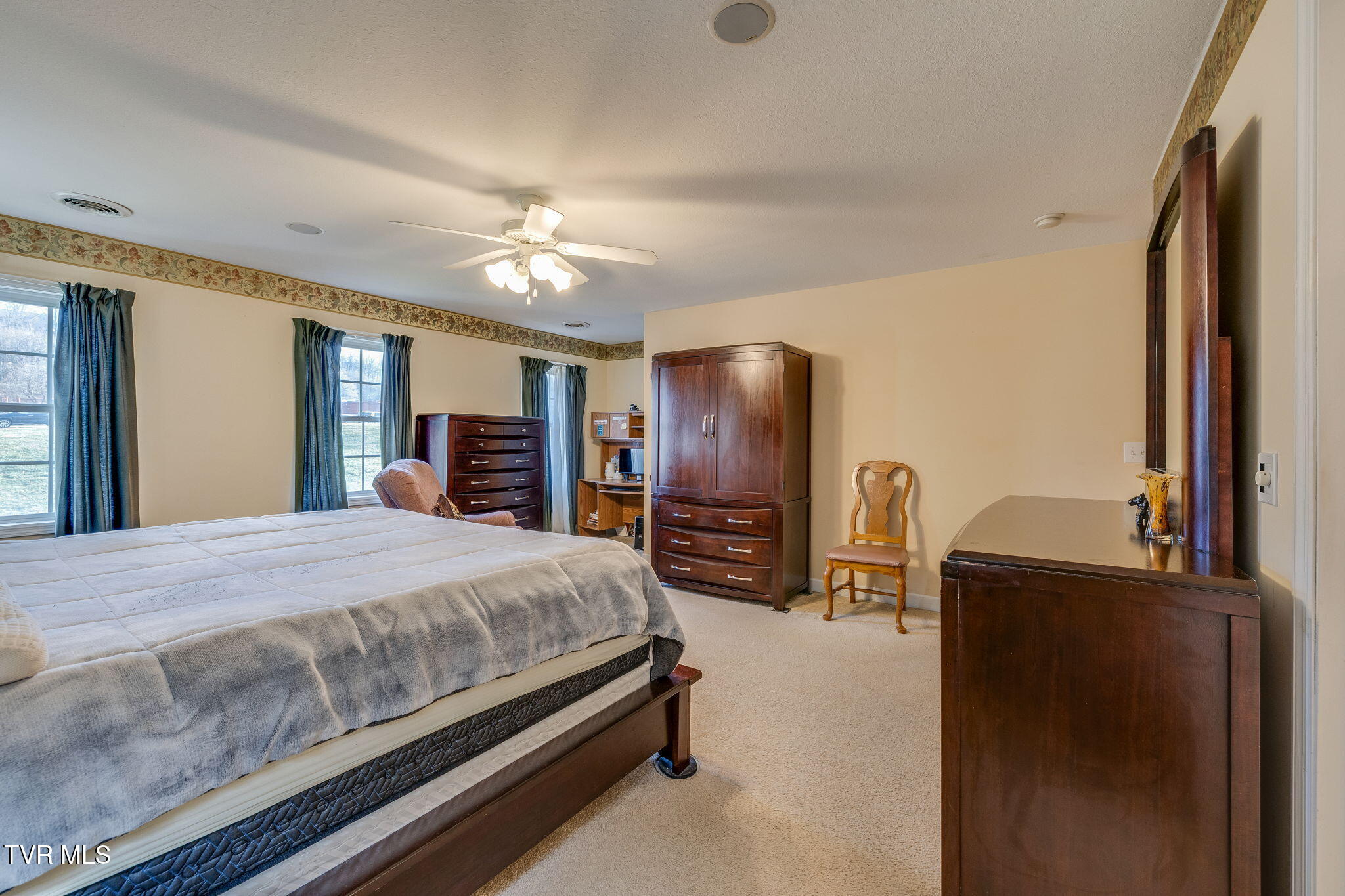 Johnson City, Tennessee, 37601, United States, 5 Bedrooms Bedrooms, ,4 BathroomsBathrooms,Residential,For Sale,2005750