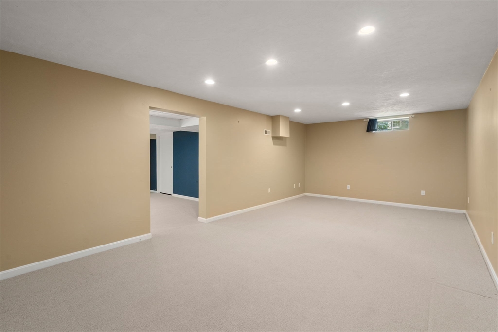 Westborough, Massachusetts, 01581, United States, 4 Bedrooms Bedrooms, ,4 BathroomsBathrooms,Residential,For Sale,1986469