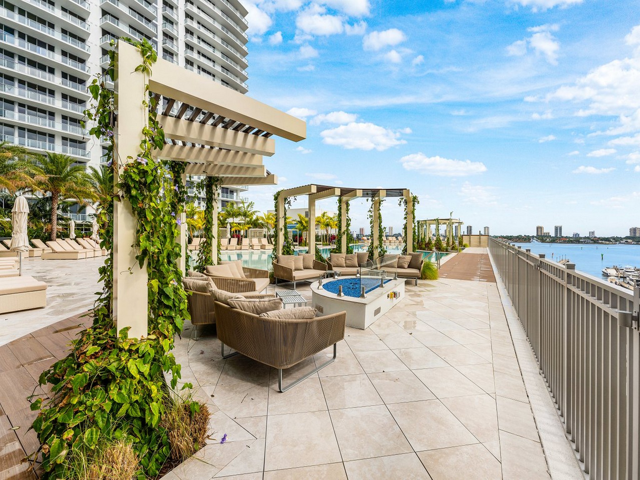  220 Lake Shore Drive, Lake Park, FL, 33403 - 物件實景