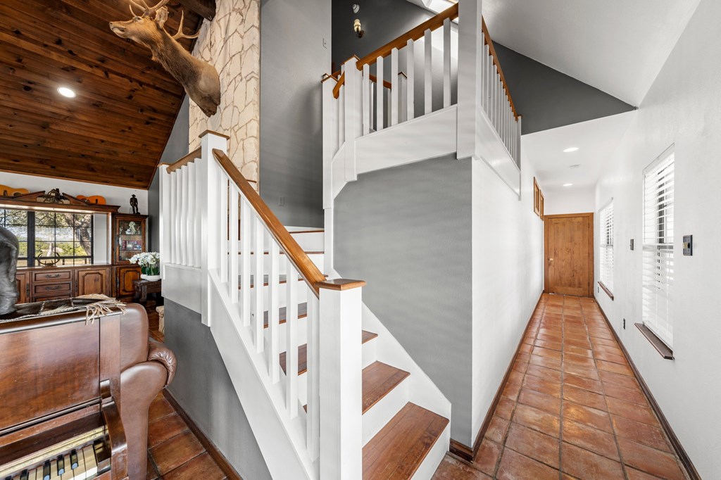 Kerrville, Texas, 78028, United States, 3 Bedrooms Bedrooms, ,5 BathroomsBathrooms,Residential,For Sale,1930958