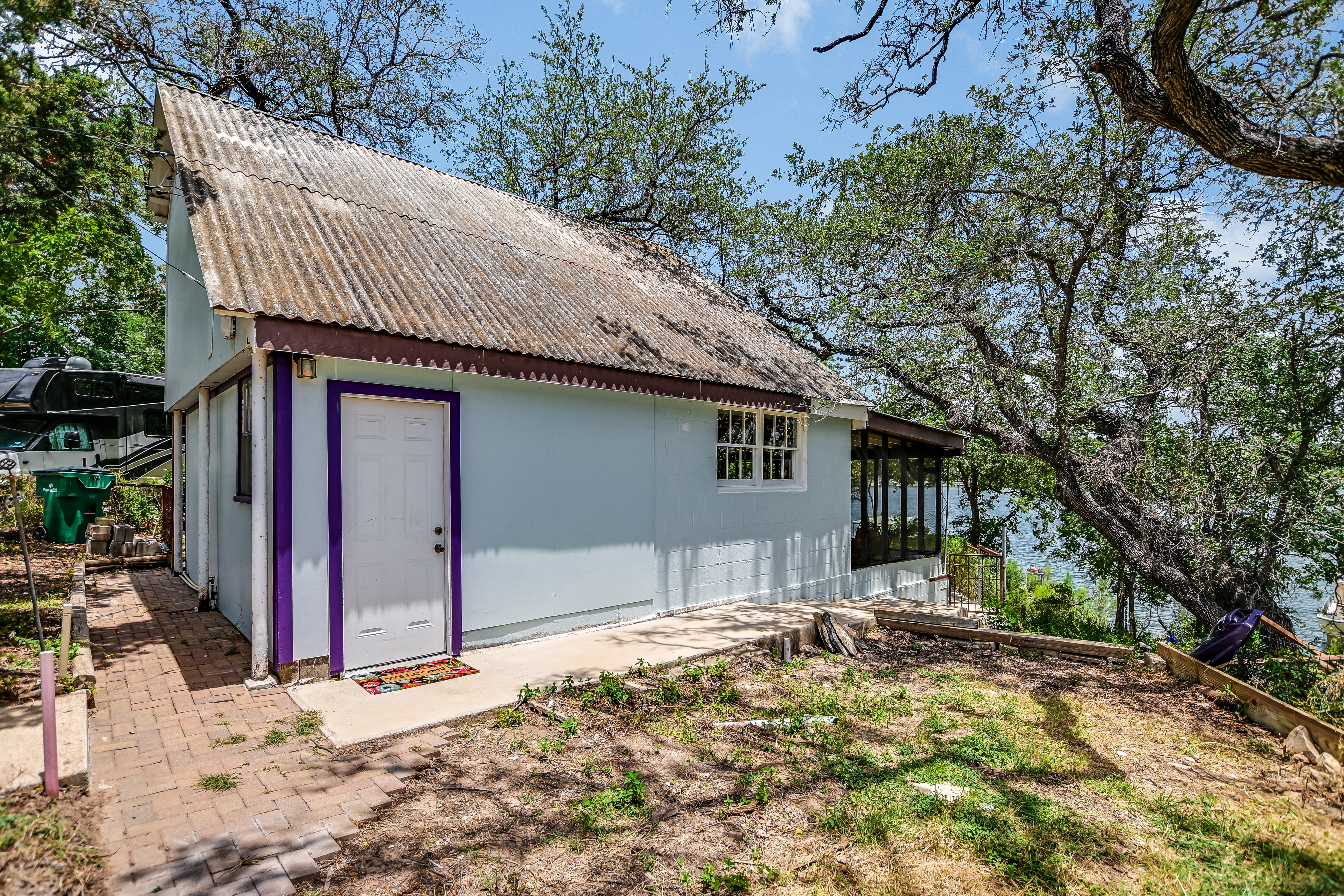  JUST LISTED - Charming lakefront retreat on Lake Travis - 物件實景