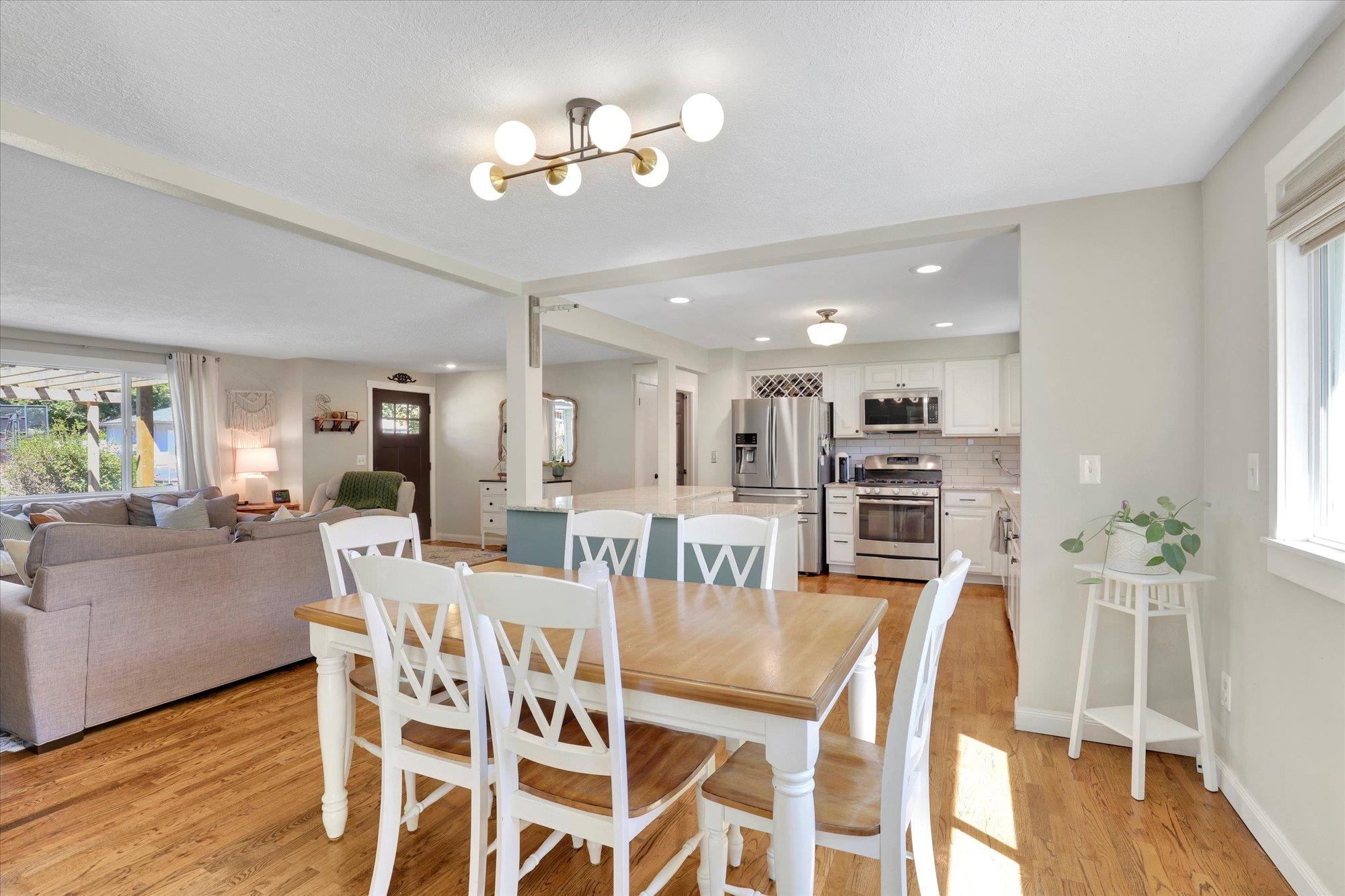 Spokane Valley, Washington, 99216, United States, 4 Bedrooms Bedrooms, ,3 BathroomsBathrooms,Residential,For Sale,1927363