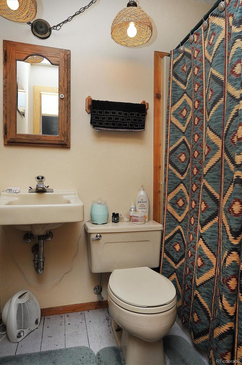 Salida, Colorado, 81201, United States, 5 Bedrooms Bedrooms, ,4 BathroomsBathrooms,Residential,For Sale,1899983