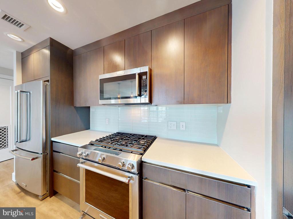 Rockville, Maryland, 20852, United States, 2 Bedrooms Bedrooms, ,2 BathroomsBathrooms,Residential,For Sale,1861250