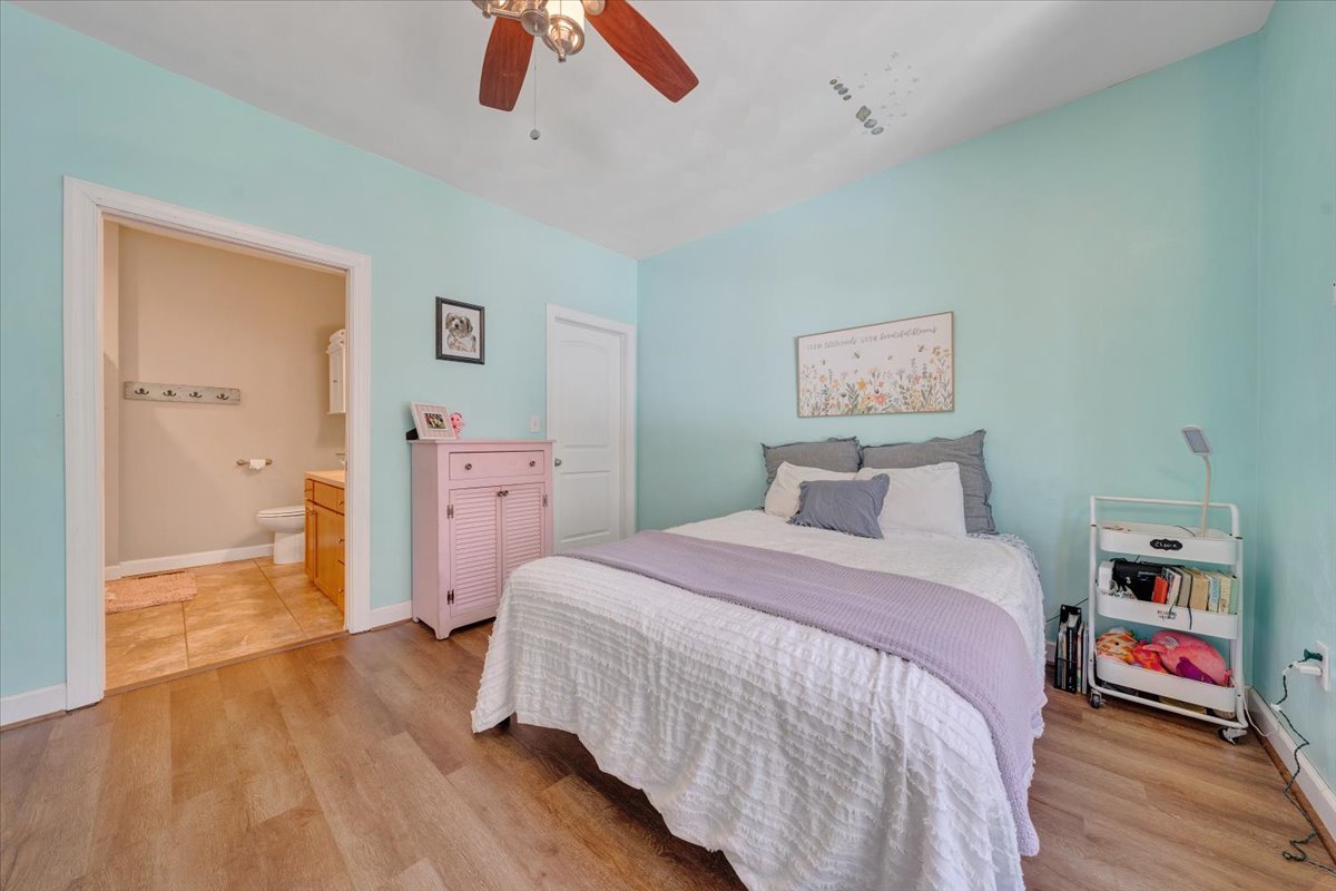 Buchanan, Virginia, 24066, United States, 5 Bedrooms Bedrooms, ,4 BathroomsBathrooms,Residential,For Sale,1900741