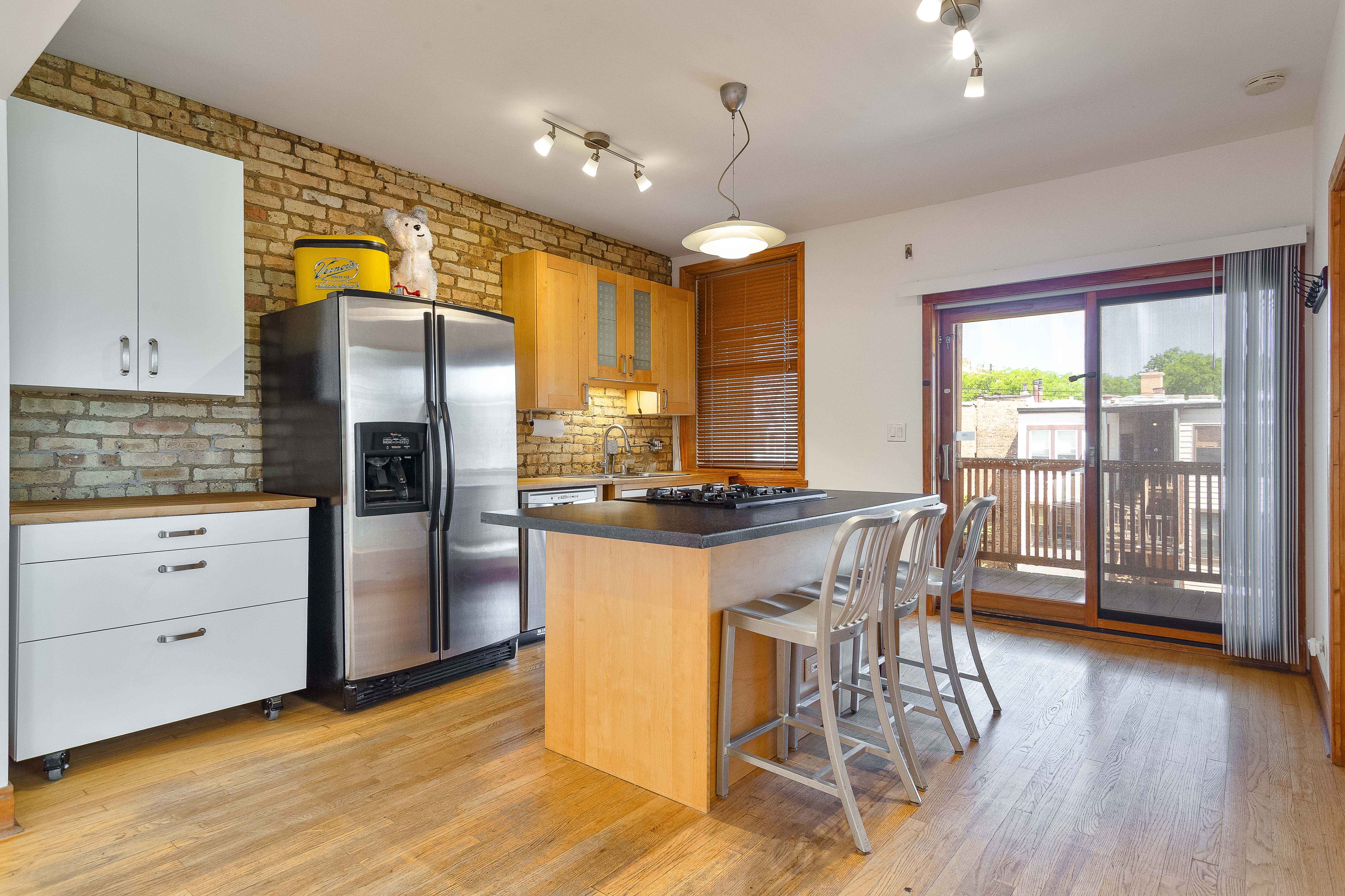  This Home Delivers Privacy, Volume, and Timeless Vintage Character - 物件實景