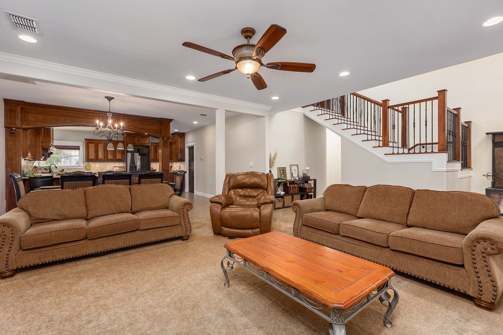 Bronson, Texas, 75930, United States, 5 Bedrooms Bedrooms, ,4 BathroomsBathrooms,Residential,For Sale,1944526