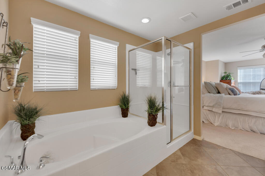 Valencia, California, 91354, United States, 4 Bedrooms Bedrooms, ,3 BathroomsBathrooms,Residential,For Sale,1914107