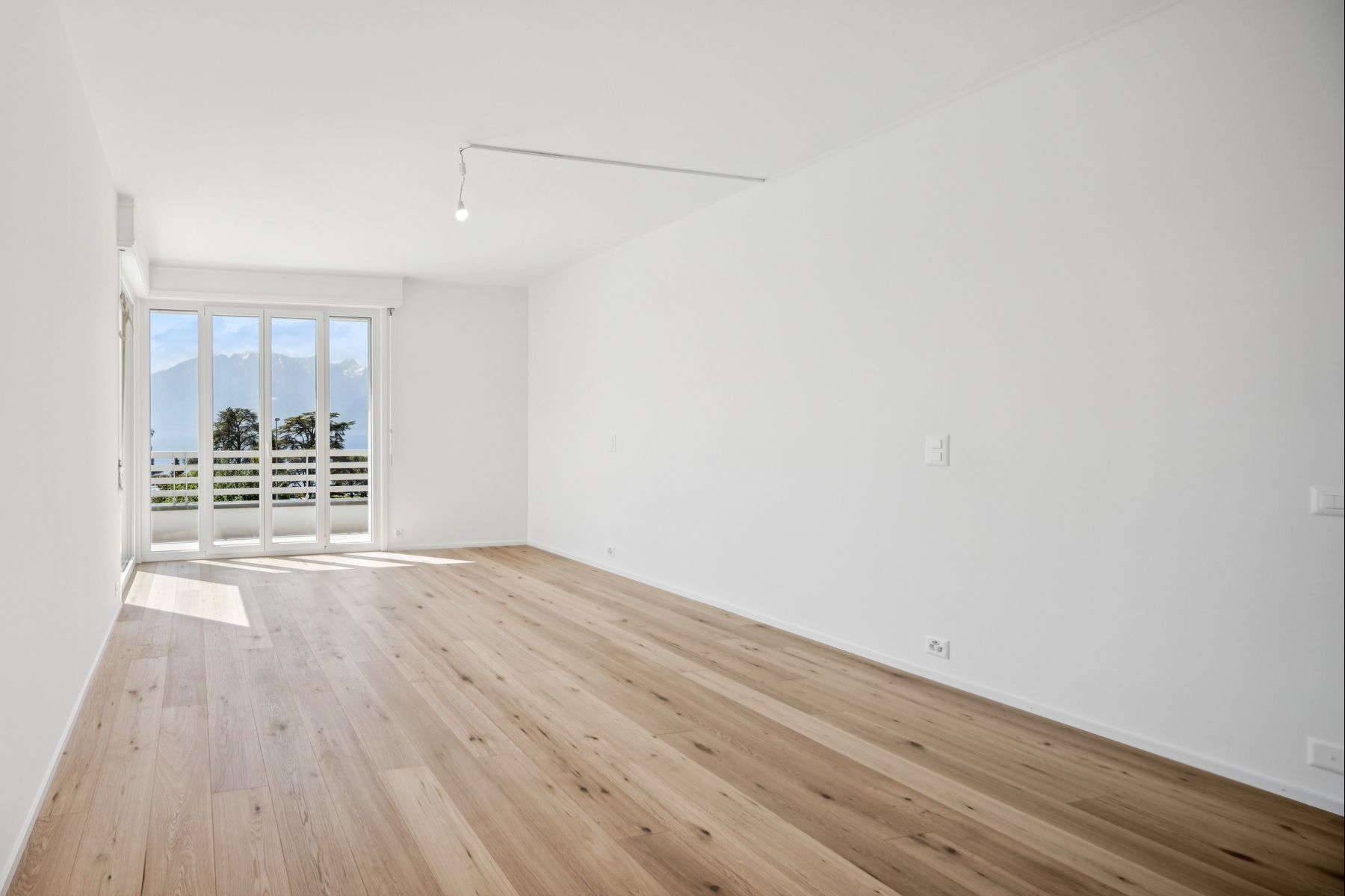  Love at first sight Renovated property with two balconies and a garden - 物件實景