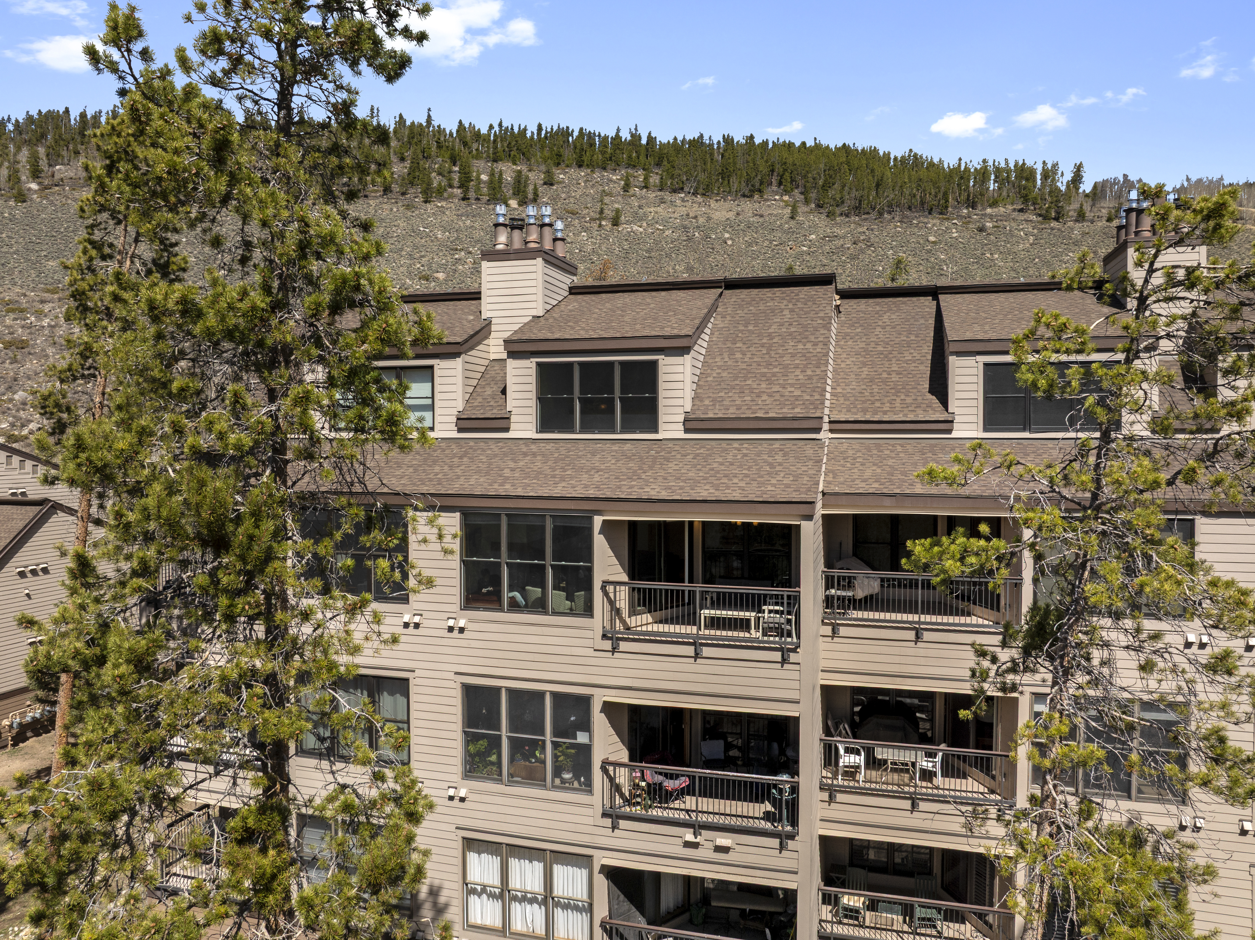  A Spacious and Light-filled Mountain Retreat - 物件實景