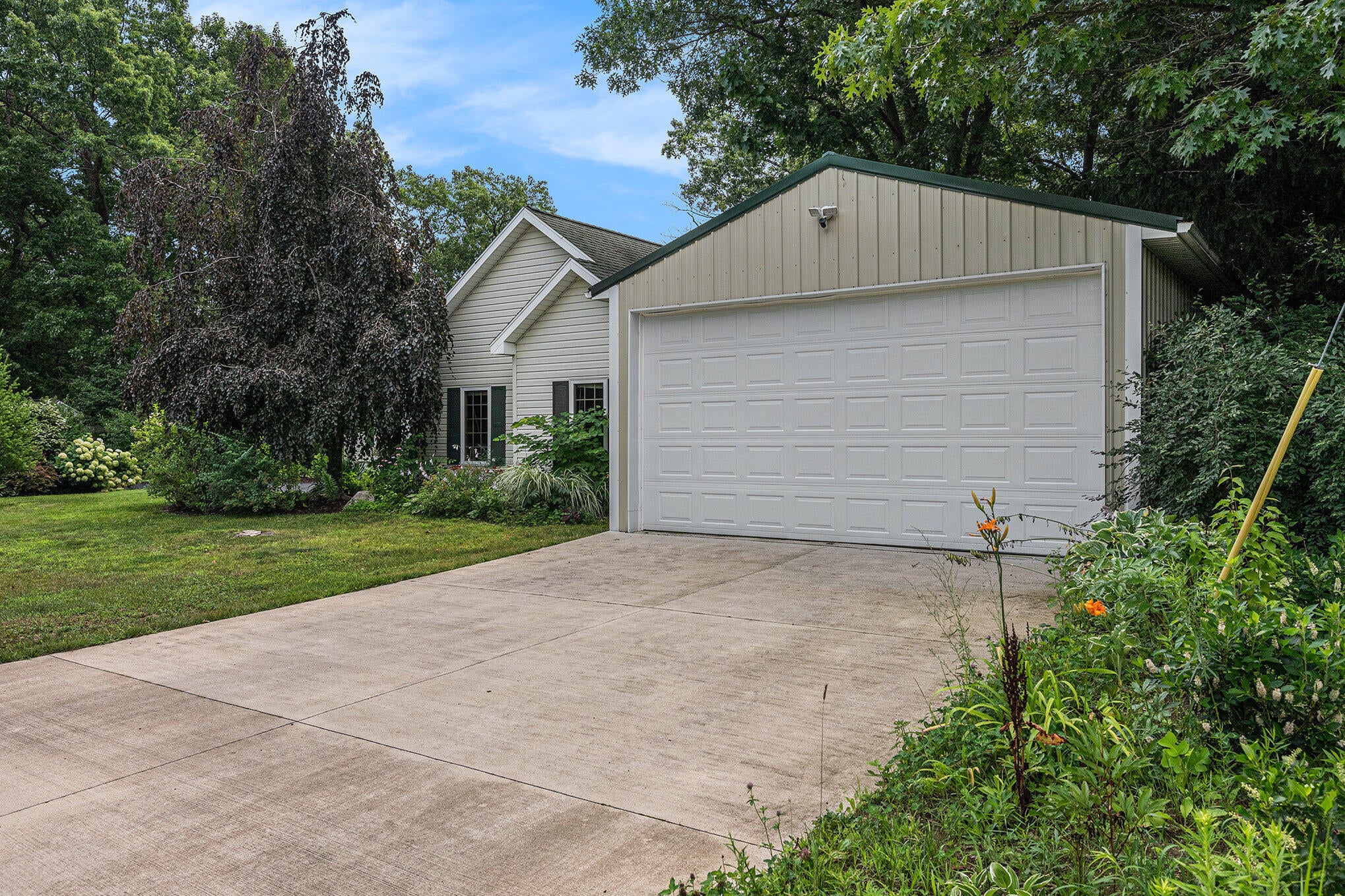 Allegan, Michigan, 49010, United States, 4 Bedrooms Bedrooms, ,3 BathroomsBathrooms,Residential,For Sale,1906276