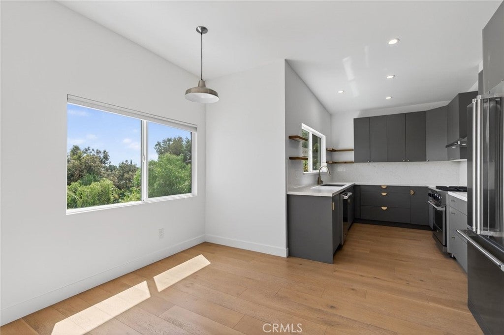 Los Angeles, California, 90026, United States, 3 Bedrooms Bedrooms, ,3 BathroomsBathrooms,Residential,For Sale,2040184