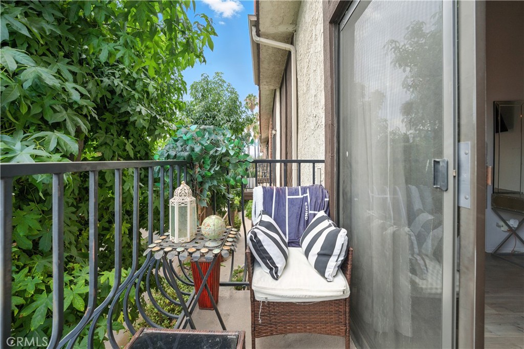 Van Nuys, California, 91405, United States, 3 Bedrooms Bedrooms, ,2 BathroomsBathrooms,Residential,For Sale,1979582