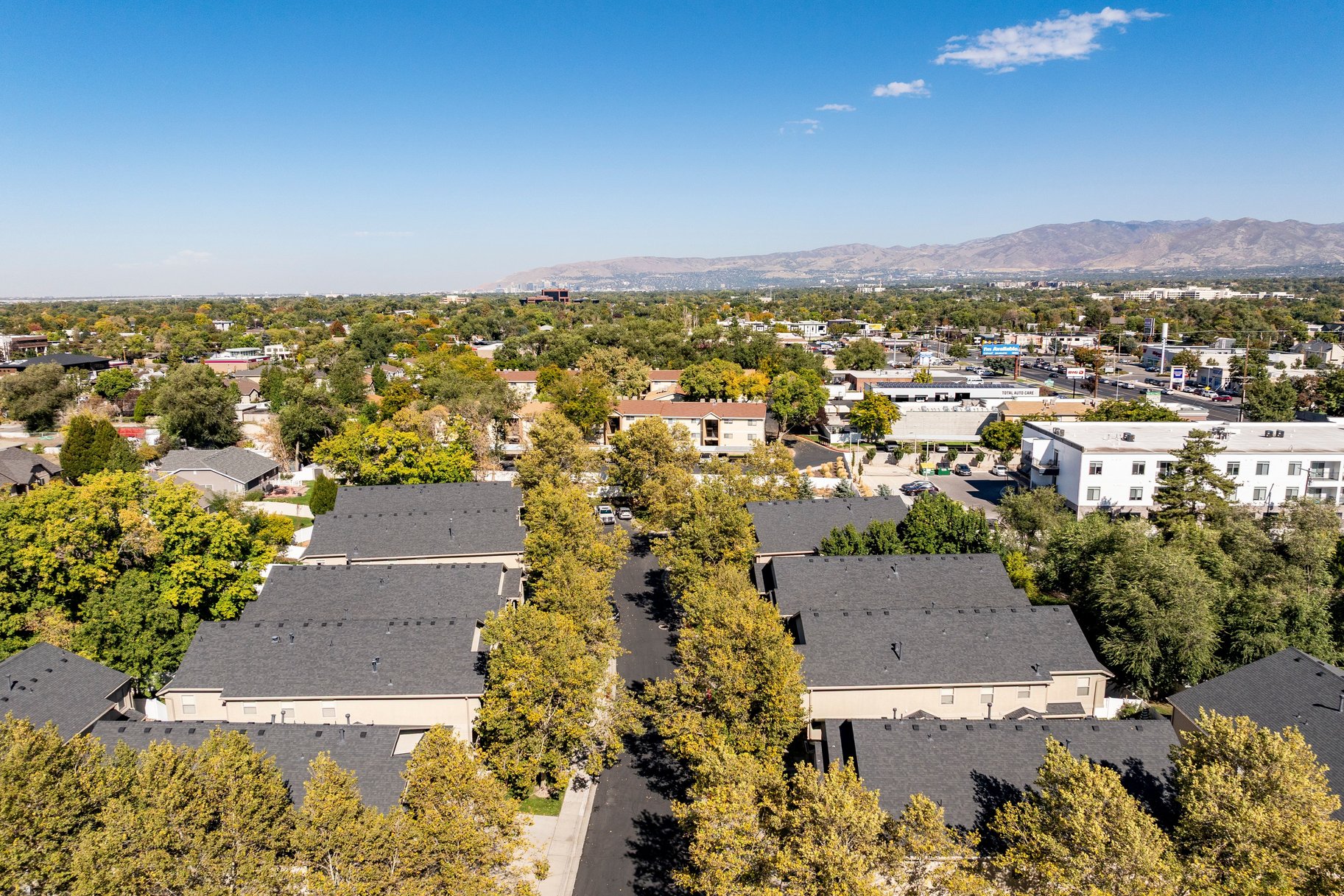  Private Millcreek Townhome with Fenced Backyard & Vaulted Ceilings - 物件實景