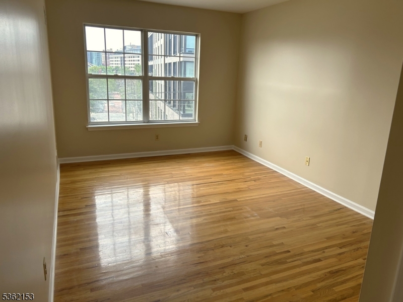 Newark City, New Jersey, 07105, United States, 2 Bedrooms Bedrooms, ,3 BathroomsBathrooms,Residential,For Sale,1849071