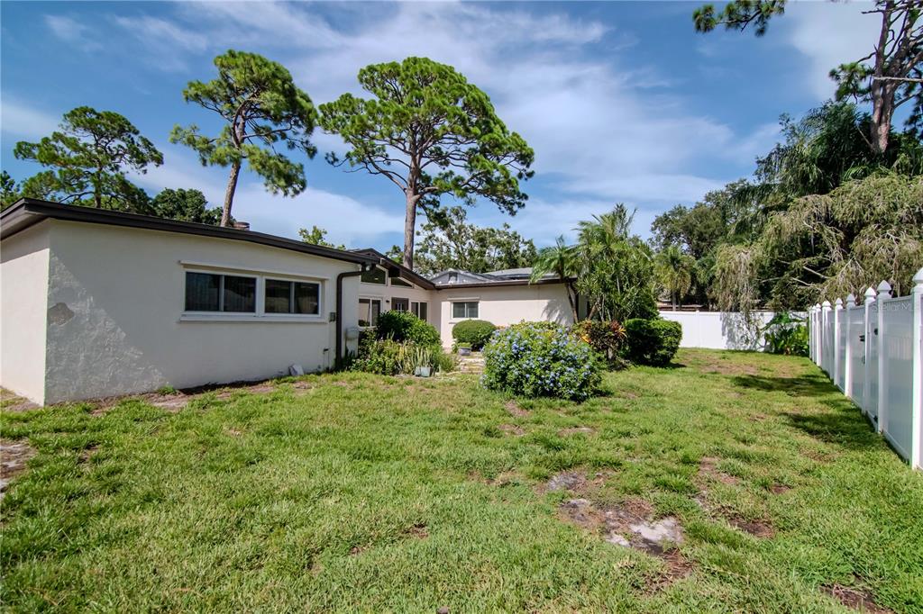 Seminole, Florida, 33776, United States, 5 Bedrooms Bedrooms, ,3 BathroomsBathrooms,Residential,For Sale,1913613
