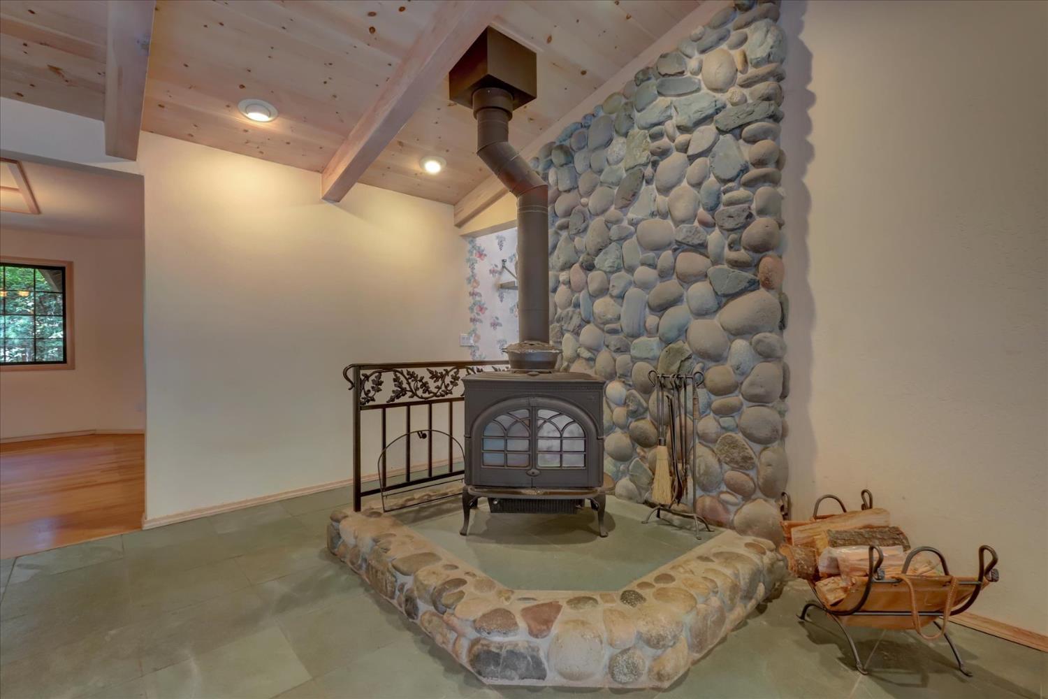 Nevada City, California, 95959, United States, 3 Bedrooms Bedrooms, ,4 BathroomsBathrooms,Residential,For Sale,1977718