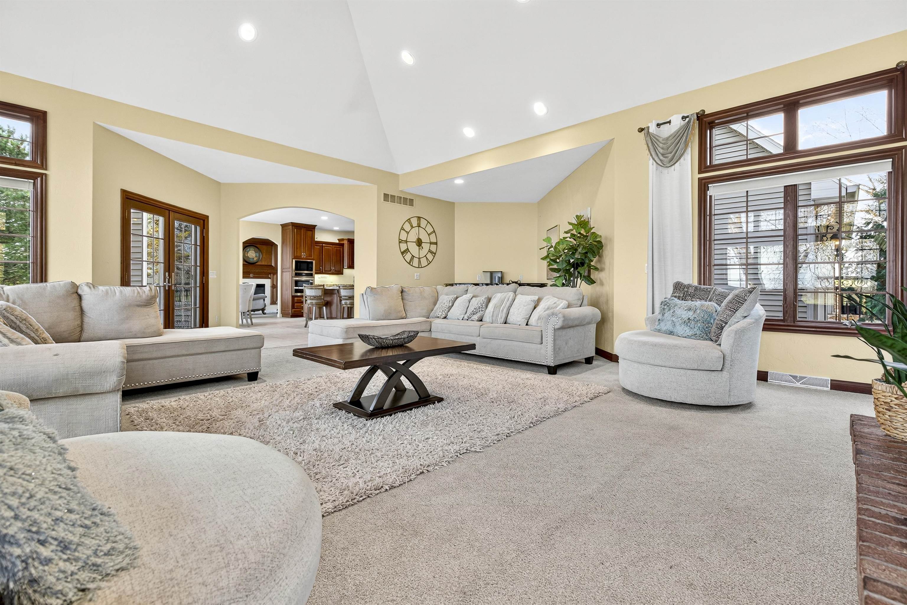 NEENAH, Wisconsin, 54956, United States, 5 Bedrooms Bedrooms, ,6 BathroomsBathrooms,Residential,For Sale,1992991